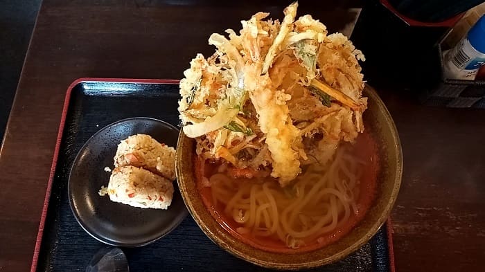 大地のうどんのかき揚げうどん