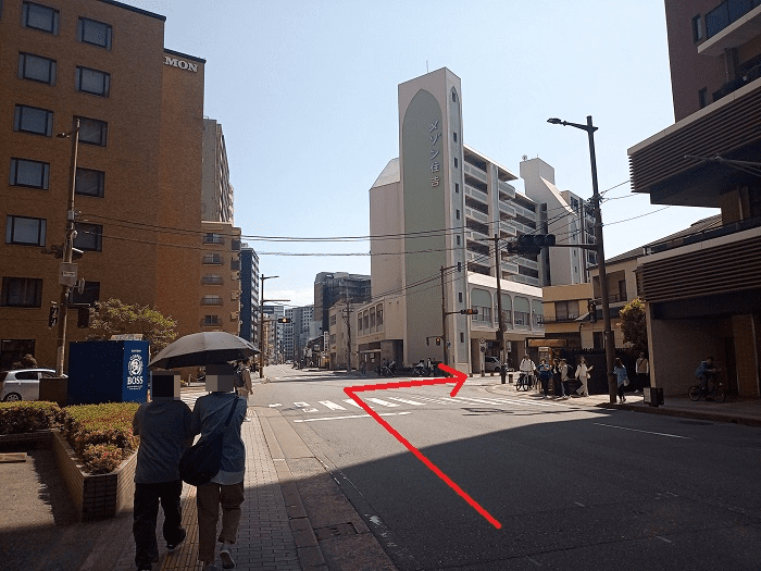 交差点を右に曲がる